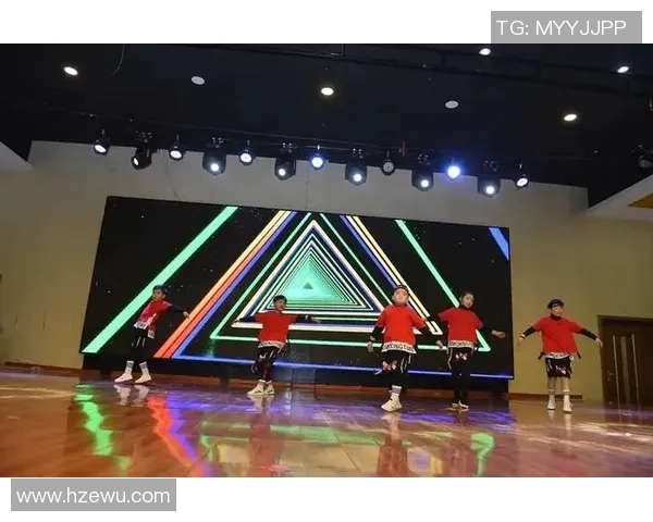 体育舞蹈运动员的成长之路与竞技精神的完美结合探讨